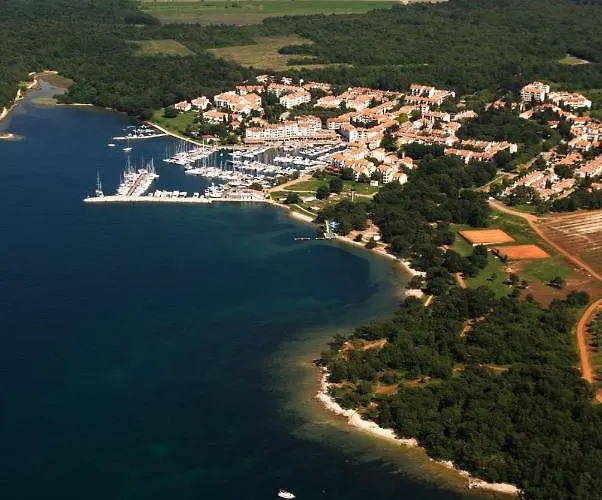 Studio Apartment In Porec With Balcony, Air Conditioning, Wi-Fi